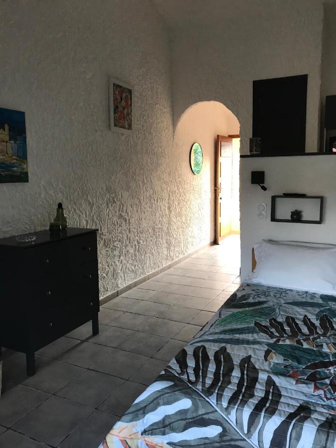 Le Clos Des Arbousiers Linguizzetta Bagian luar foto