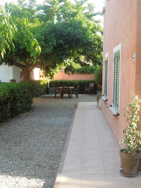 Le Clos Des Arbousiers Linguizzetta Bagian luar foto